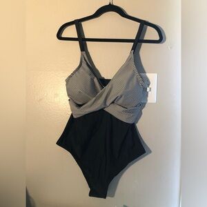 B2PRITY BATHING SUIT SIZE L /new with tags